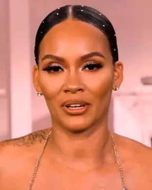 Live concert by Queens Court